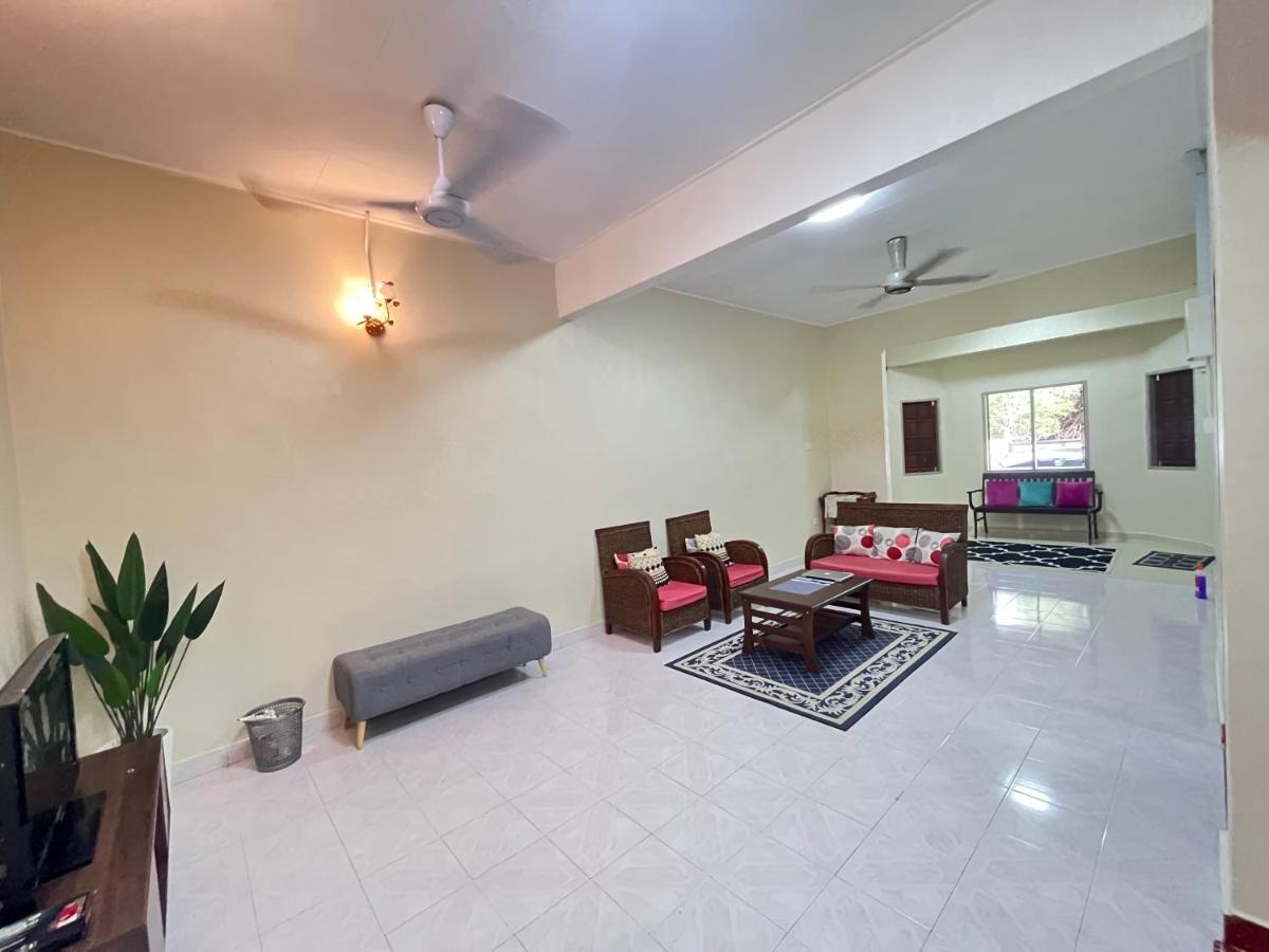 Ahza My Homestay Kemaman Chukai Buitenkant foto